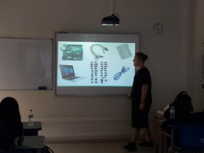 Ομάδα ρομποτικής - Μαθητές διδάσκουν arduino σε μαθητές