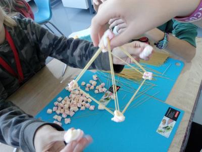 STEM Projects - Πύργος από μακαρόνια και Marshmallow