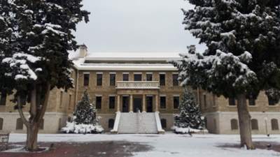 Ονειρεμένο το χιονισμένο campus της Σχολής